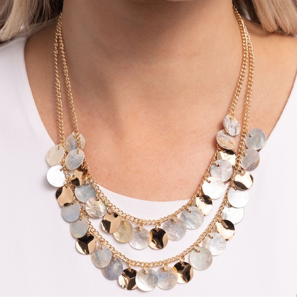 Layered Gold shell Necklace - Picture 2 of 3